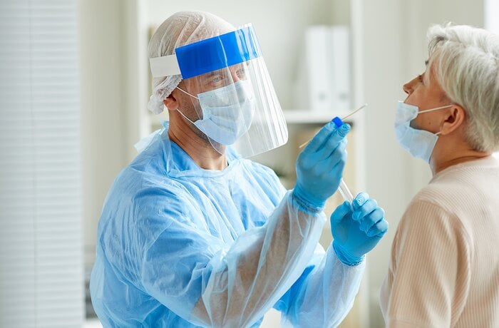 تطوير الواجهة الخلفية لتطبيق جوال مُصمم لأتمتة معالجة اختبارات كوفيد 19 وتبادل نتائجها بأمان
