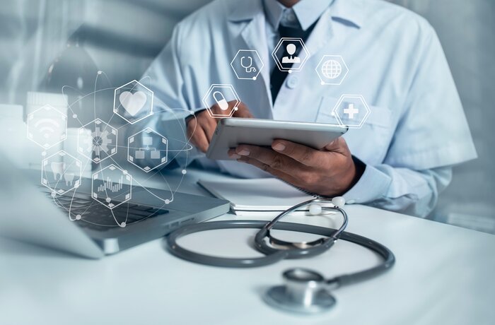 تطوير نظام لتبادل المعلومات الصحية وتطبيق الهاتف الجوال للمرضى