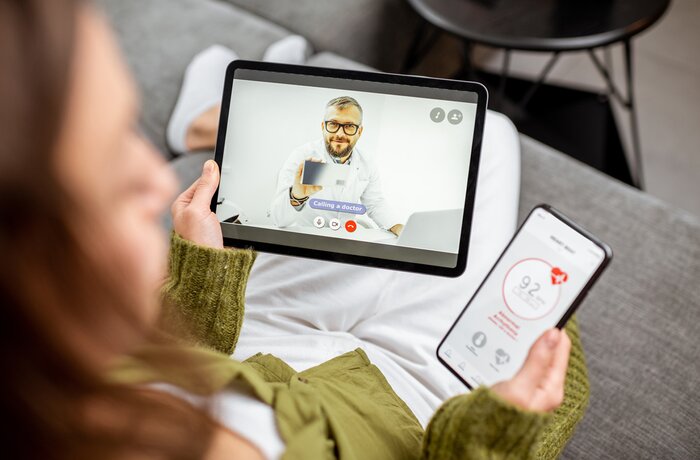 تطوير برمجيات مراقبة المرضى عن بُعد