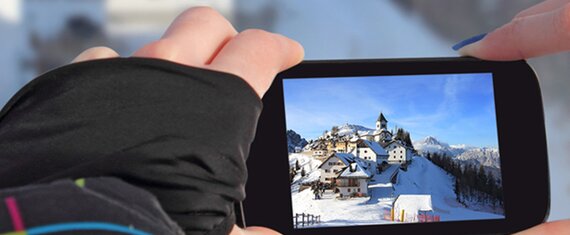 Mobile-to-Web Tourist Photo Management System for Fotaflo